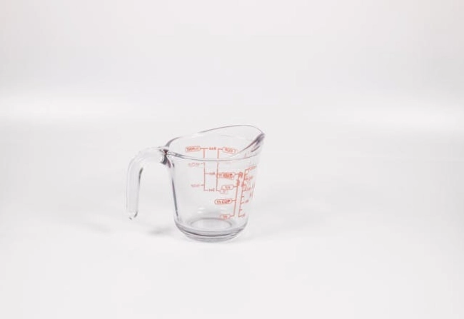 Verre doseur fluorescéine